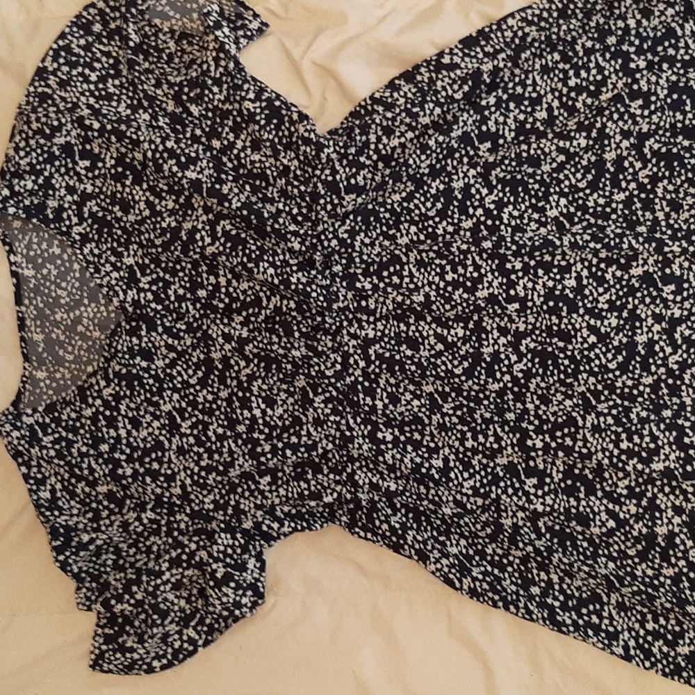 Blue & white disty patterned Dress-1x. Never been worn. Brand new